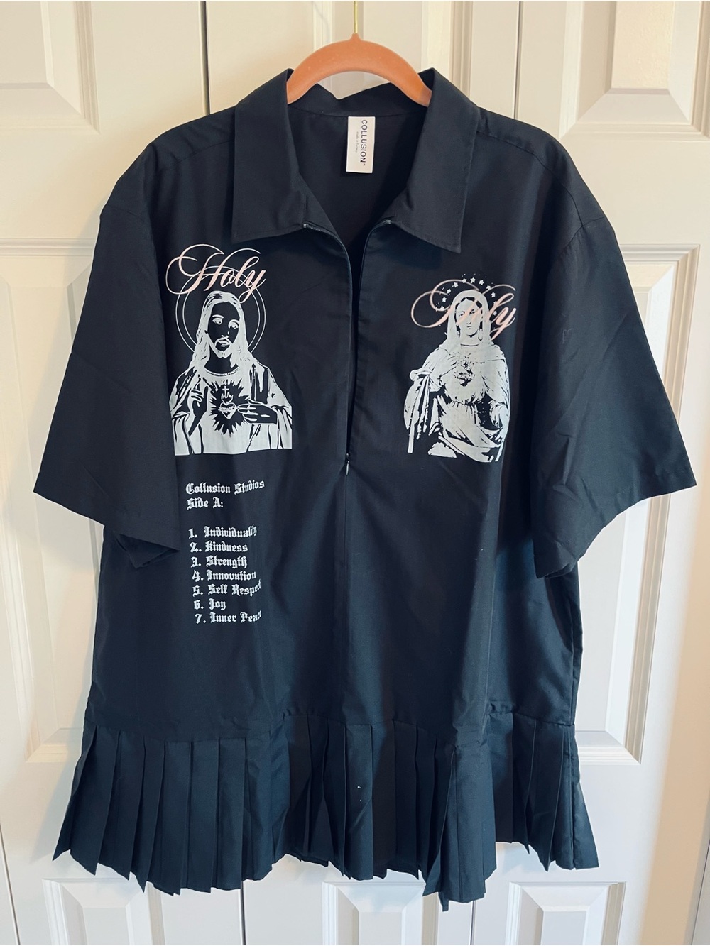 BLACK w/graphic SHIRT DRESS/TUNIC by “Collusion”; collar; 1/4 zip; pleat SIZE 12